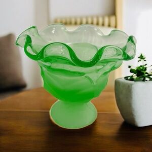 VIKING GLASS CABBAGE LEAF LIME GREEN COMPOTE DISH 5 1/4" TALL